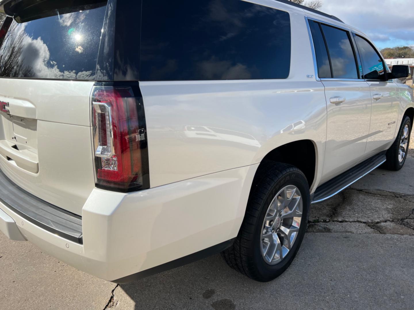 2015 W. Diamond /Tan GMC Yukon XL SLT (1GKS1HKC4FR) with an 5.3L V8 engine, Automatic transmission, located at 4520 Airline Hwy, Baton Rouge, LA, 70805, (225) 357-1497, 30.509325, -91.145432 - 2015 GMC Yukon XL SLT 5.3 V8 Gas, 156K Miles, All Power, Heated & Cooled Leather Seats, Sunroof, Dual DVD, 7 Passenger Seating, Tow Pkg. NO IN HOUSE FINANCING. FOR INFO PLEASE CONTACT JEFF AT 225 357-1497 CHECK OUT OUR A+ RATING WITH THE BETTER BUSINESS BUREAU WE HAVE BEEN A FAMILY OWNED AND OPERATE - Photo#5